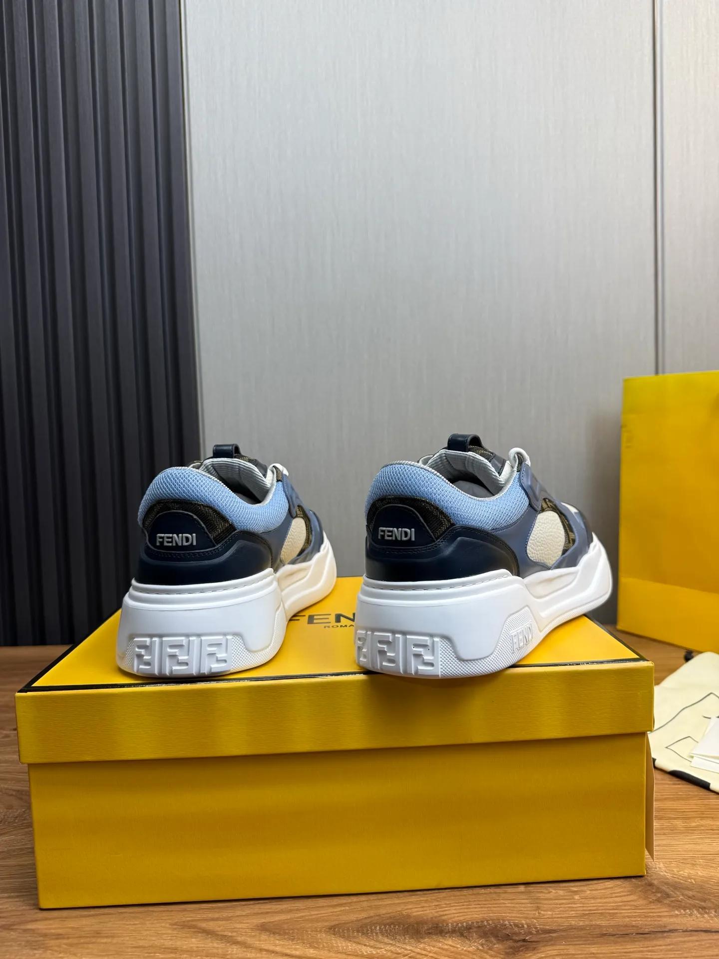 Men's shoes 💰780💰 Fendi (FENDI) men's model official website 1:1 replica ⬆️ The latest hot sale 🔥Original cowhide stitching - Comfortable mesh lining Original outsole ✅Ready stock 38-45 (38.45 non-refundable)